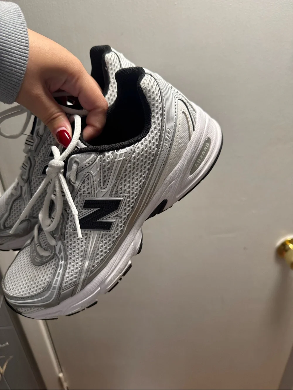 New Balance 740s